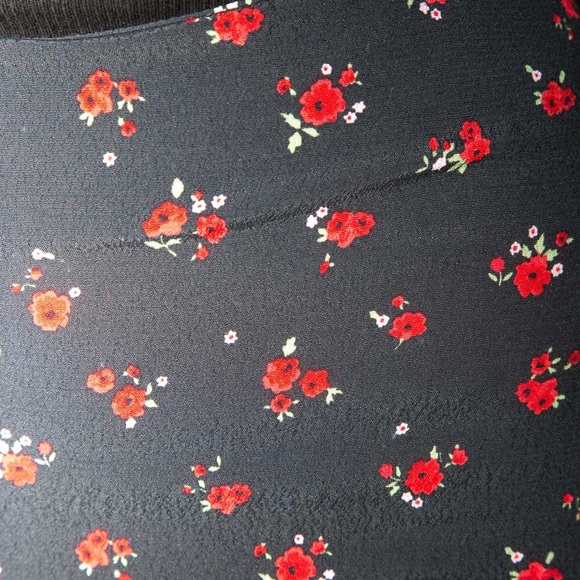 Brandy Melville Clare Skirt - Picture 4 of 4